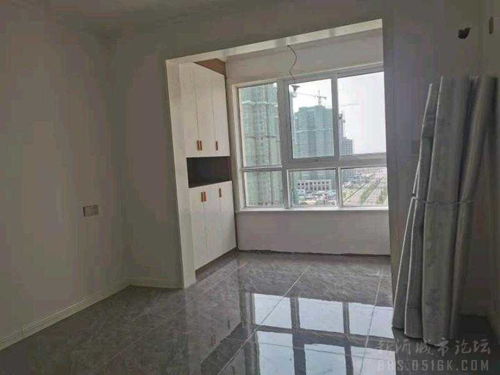 四季花城电梯房黄金楼层三室两卫，精装拎包即住，首次出租